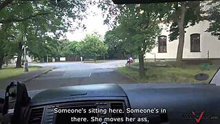 Грязная брюнетка берет член глубоко в жопу в фургоне