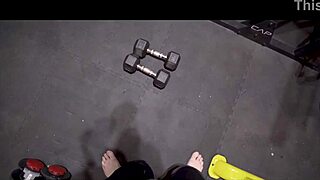 Massage na workout wordt wild met stiefmoeder Sheena Ryder deel 2