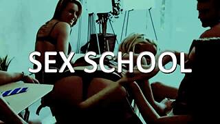 Tetek besar MILF Inggris Sophie Dee, mau lihat main vibrator solo gue?