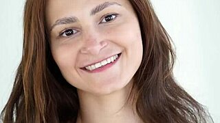 נסיכת גנגבנג חדשה לילי לוקחת 5 זינים ענקים יבשים