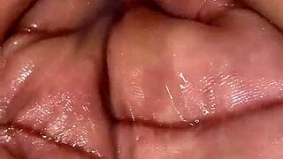 Táto, vejde ti celá ruka do mého těsného prdele?