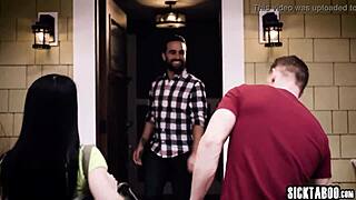 Le pervers à grosse bite utilise la MILF sexy après une pipe !