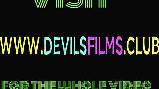 Ei, olha essa enteada bunduda chupando pau preto