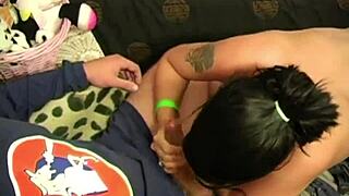 Έγκυος γκόμενα με υπέροχα στήθη κάνει βρόμικη γαμάκι