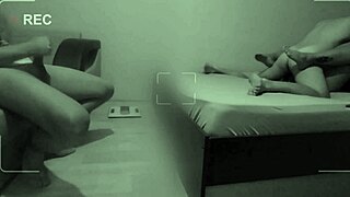 Горячая жена изменяет, пока куколд дрочит жестко!