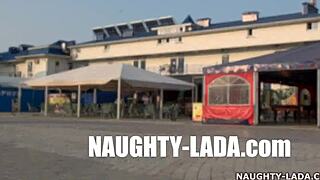 Zeigst du dich nackt und barfuß auf öffentlichen Straßen?