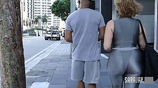 Ух, я не могу с этими пышными бедрами Сары Джей, сжимающими Кинга Нуара крепко!