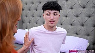 Mačeha, te masivne joške me norijo vsakič!