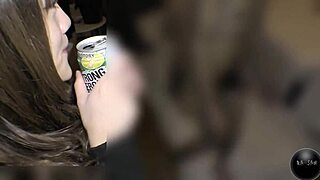 日本娘たち、無修正のワイルドセックスを親密なJAVシーンで探求！