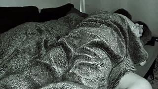 Sí Puedes Follarme - Madrastra Abre Piernas para Chico Dulce