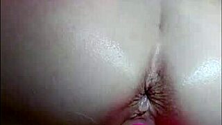 Cítim intenzívne anal a piča hra s IrishLass a Hubbie