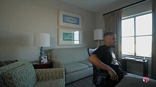 Peguei a 9ine traindo com a Destiny 18+, trocando porra com aquele pau negro gigante!