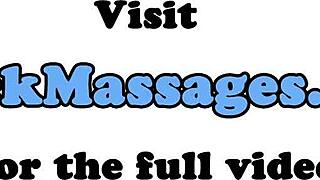 Аматьорска мачка се дави силно върху кура на масажиста по време на масаж