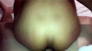 Novinha Büyük Kalçalı Anal Sikmeyle Veriyor!