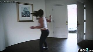 la milf cicciona angela white cameriera serve cazzo massiccio