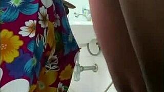 Klepet o jebanju tajske učiteljice med malico, tako intenzivno