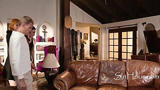 Руса Лорън Филипс язди заварени синове в табу тройка да скрие стриптийз!