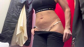 छिपे कैमरे में पब्लिक टाइट पैंट ट्राई-ऑन की सेक्सी शो