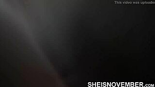 Gata de Nudismo Público MsNovember Anda de Bicicleta com Bunda Ebony Miúda