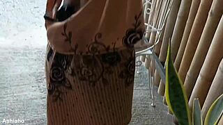 Azijska bejbijsica preizkuša velik kurac belega tipa v divjih položajih.