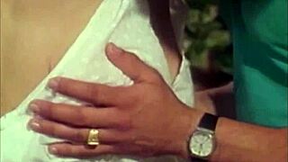 Vay, büyük sikik memeleri vahşi yalama ve parmaklama için özlüyorum!