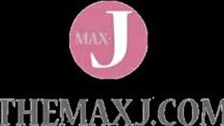 かわいいアジアンビキニコスプレがキンキーにハメられる！ ワイルドすぎ！ 😍