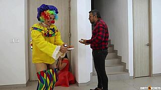 मैं उसके डैड के घर में बर्थडे गर्ल को चोद रहा हूँ। वह ऑफिस में बेखबर है।