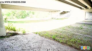 קמרון מינקס הבלונדינית הצעירה בת 18+ מקבלת זיון חוץ!