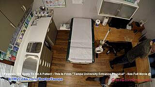 Sheila Daniels chytená pri šírení na gynekologickom vyšetrení s orgazmom s doktorom