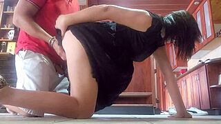 Jeg kneppede min stedsøster hårdt på stuegulvet og kom på få minutter.