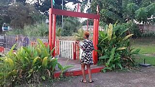 Pešačenje u afričkoj šumi s kamerunskom pornostarom, istražujući fantazije crnkinja