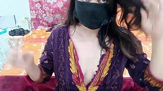 وااو! صوبيا ناصر تئن بصوت عالي في تمثيلية على واتساب مع عميل