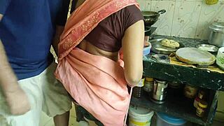 देसी भाभी देवर से किचन एनकाउंटर में सरप्राइज हुई