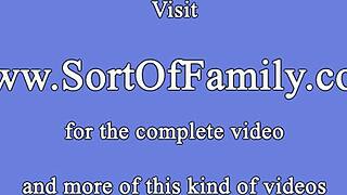 Молодая 18+ красотка трахается жестко после того, как ее пышная мачеха присоединяется