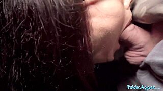 Veľké prsia MILF učiteľka, wow, hlboký hrdlo na veľký chuj!