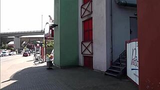 Versteckte Kamera fängt wilde Action in Bordellen auf Hornstraße 2 Köln!