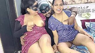 שלישייה הודית עם אצבעות כפולות וליקינג כוס בפעולה ביתית