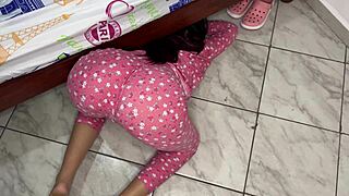 Wow, Hermosa Hijastras veľký zadok exponovaný zvrátenému padrastrovi!