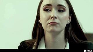 Apakah Hazel Moore Dientot Beku Waktu?