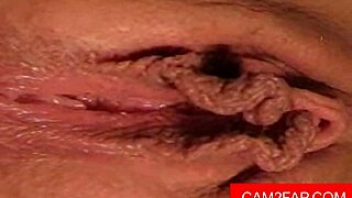 i masturbate my pussy but it's so wet i can't stopp