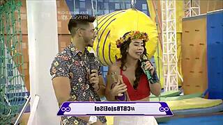 Iniciamos Con El Desfile De Las Chicas