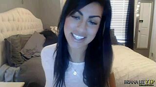 Briana Lee’s solo webcam show on April 08th, 2015, turned heads with her natural charm.