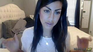 Briana Lee’s solo webcam show on April 08th, 2015, turned heads with her natural charm.