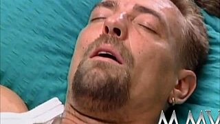 Tempting bitch takes cock in retro cumshot