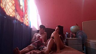 CASERO SEXO CASERO - MILF CALIENTE MAYOR GRABO COMO SE FOLLA A SU HIJASTRO EL SIEMPRE LE HA TENIDO UNA GANAS DE FOLLAR Y ELLA LE DEJO TOCARLE SU CULO - REAL CASERO -