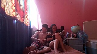 CASERO SEXO CASERO - MILF CALIENTE MAYOR GRABO COMO SE FOLLA A SU HIJASTRO EL SIEMPRE LE HA TENIDO UNA GANAS DE FOLLAR Y ELLA LE DEJO TOCARLE SU CULO - REAL CASERO -