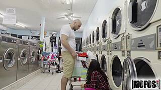 Annika Eve sborrata dai pervertiti in pattuglia