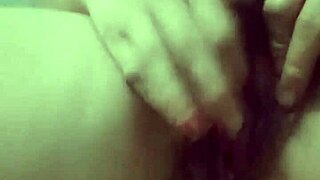 this amateur girl is masturbating her pussy using various toys, it's so exciting