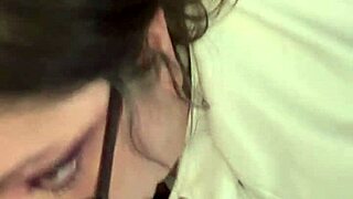 minxycme enjoys a relaxing dildo sucking session with her partner