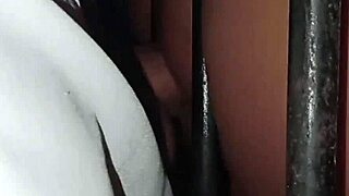 comemorando o aniversário do marido dentro do presídio com muito leite na buceta, beijos e fetiche no rabo